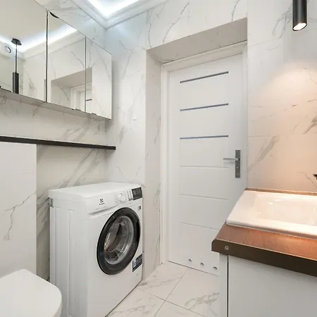 Z 2 Sypialniami I Oddzielna Kuchnia W Centrum Wroclawia Na 4 Pietrze By Renters Appartamento