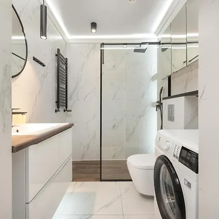 Z 2 Sypialniami I Oddzielna Kuchnia W Centrum Wroclawia Na 4 Pietrze By Renters Apartment *