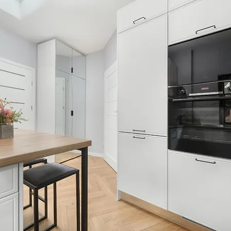 Z 2 Sypialniami I Oddzielna Kuchnia W Centrum Wroclawia Na 4 Pietrze By Renters 아파트