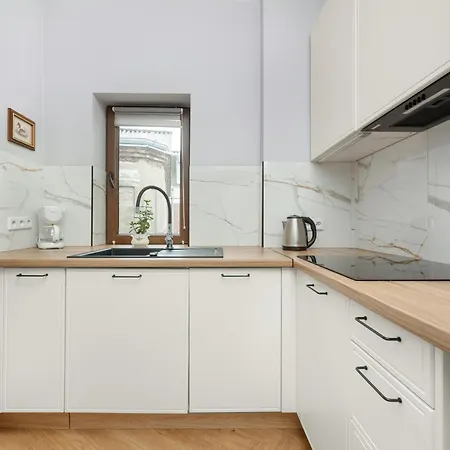 Z 2 Sypialniami I Oddzielna Kuchnia W Centrum Wroclawia Na 4 Pietrze By Renters Apartment *